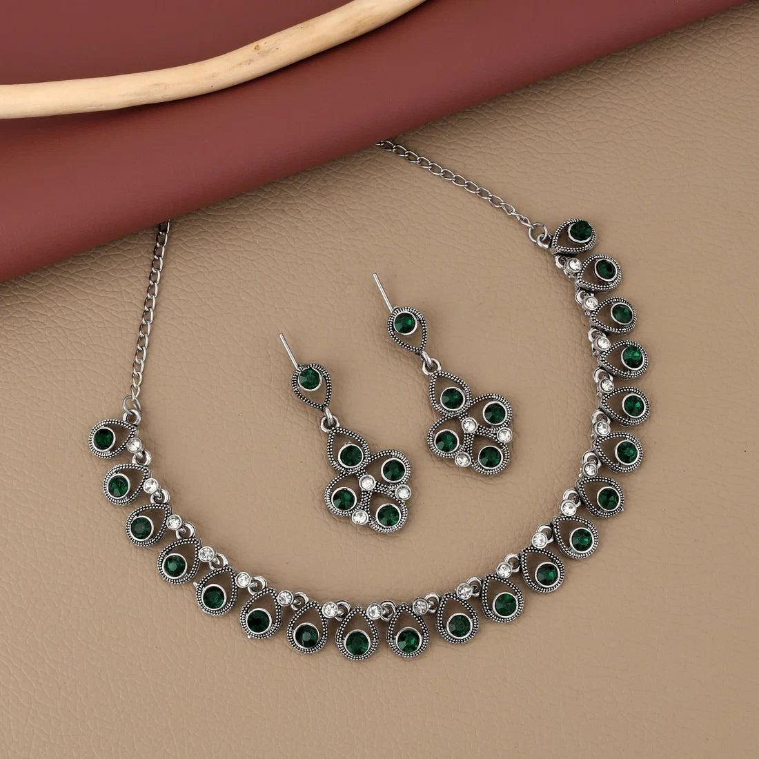 Emerald Green Stone Pearl Jewellery Set
